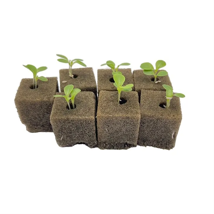 Hydroponic growing cube